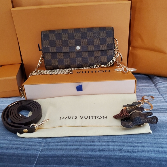 🤎Auth Louis Vuitton Damier Ebene Sarah Wallet 🤎 - Picture 2 of 16